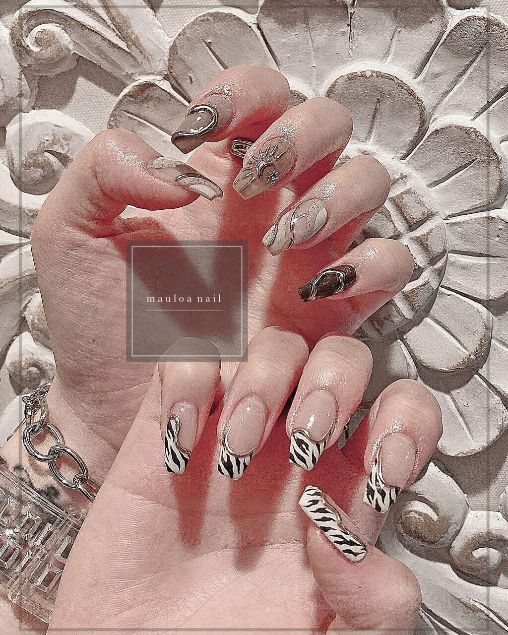 #ネイル,#月ネイル,#アートネイル,#海ネイル,#ミラーアートネイル,#アニマルネイル,#夏ネイル,#うねうねネイル,#サマーネイル,#ジュエリーネイル,#ミラーネイル,#手書きアートネイル,#うねうねネイル,#ブラウンネイル,#秋ネイル,#天王寺ネイル,#ゼブラネイルのネイルデザイン