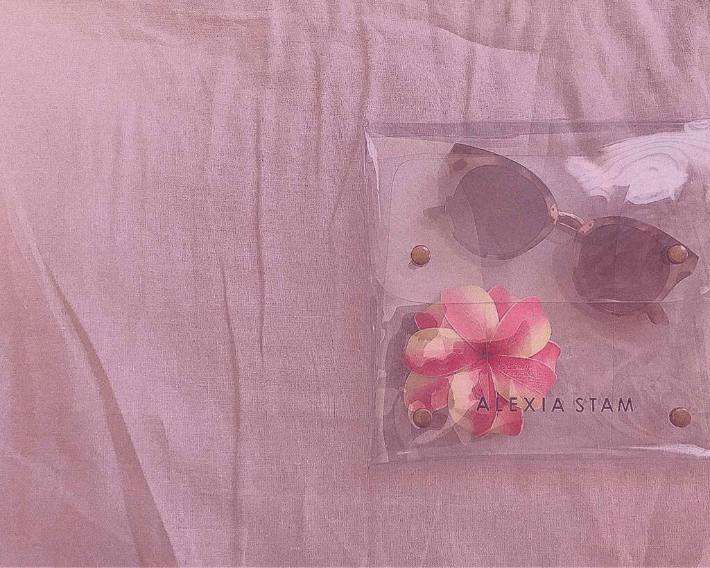 m👁 on LIPS 「《自己紹介》初めまして苗です♡わたしは基本、リピ買いコスメ、気..」(1枚目)