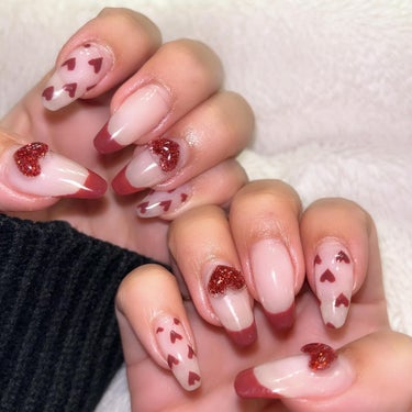 ＼‪‪❤︎‬Valentine nail❤︎‬／

バレンタインもあと1週間きってるっていうのに
今更こんなネイルあげてるおバカは私です...🥺
写真撮ってるんだからさっさとあげればいいのに
実際の爪は