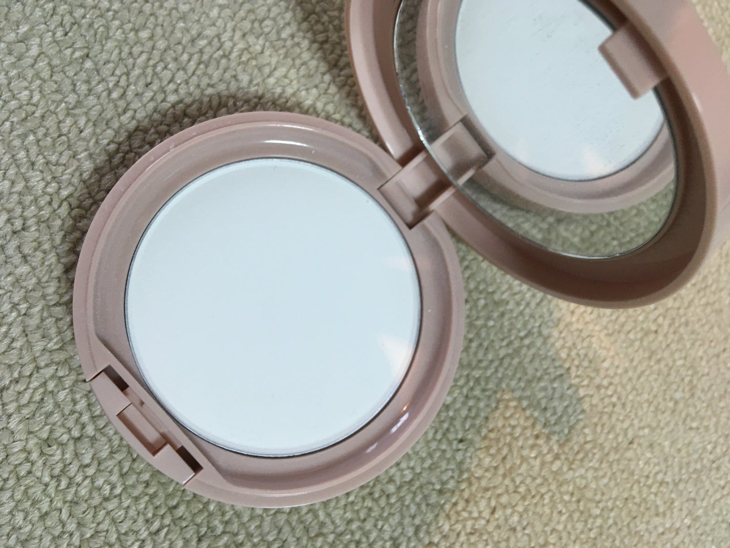 フォギーヴェールセッティングパウダー/SELVE/プレストパウダーを使ったクチコミ(1枚目)