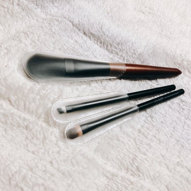 UR GLAM　EYESHADOW BRUSH A/U R GLAM/メイクブラシを使ったクチコミ（3枚目）