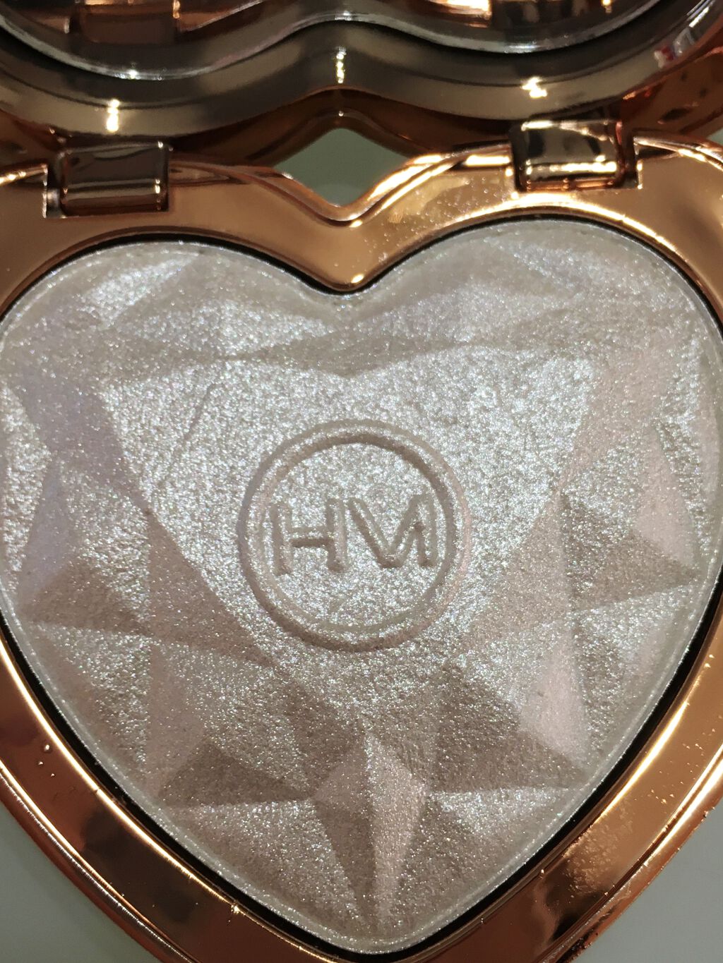 LOVE LIGHT LOVE HIGHLIGIT POWDER/Huda Beauty/パウダーハイライトを使ったクチコミ（2枚目）