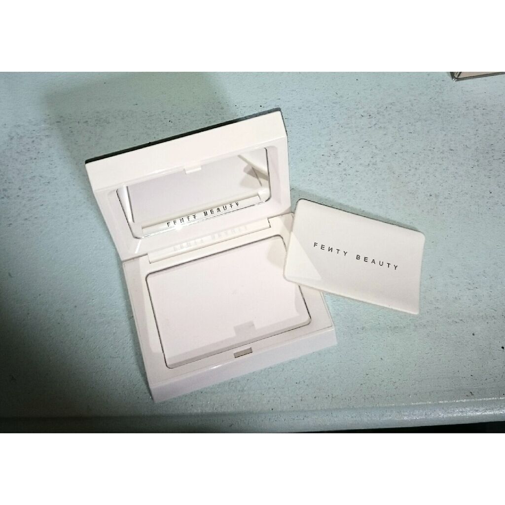 あゆな on LIPS 「Fentybeautyのブロッティングパウダー💄私はオイリー肌..」(1枚目)