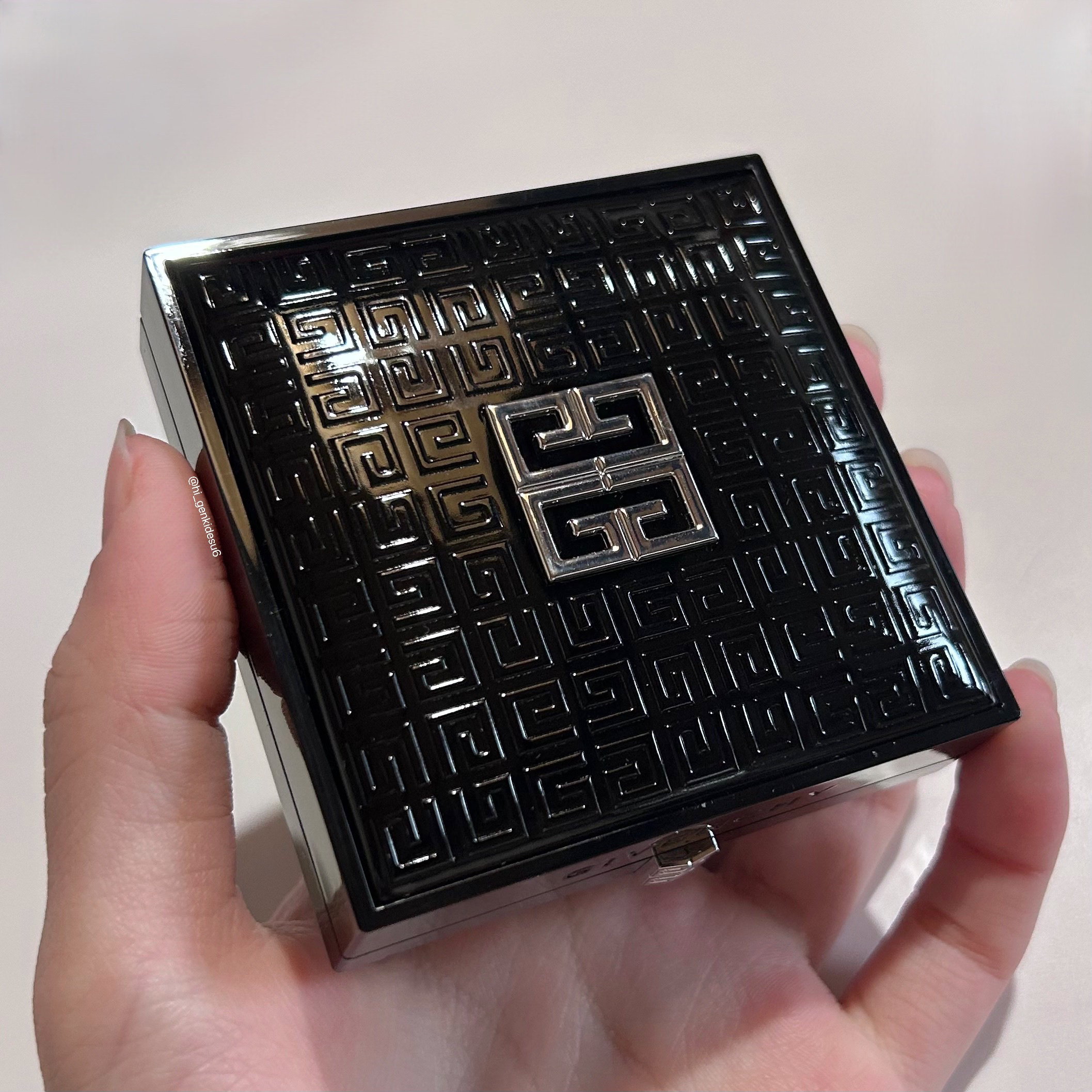 プリズム・リーブル・スキンケアリング・グロウ・クッション/GIVENCHY/クッションファンデーションを使ったクチコミ（2枚目）