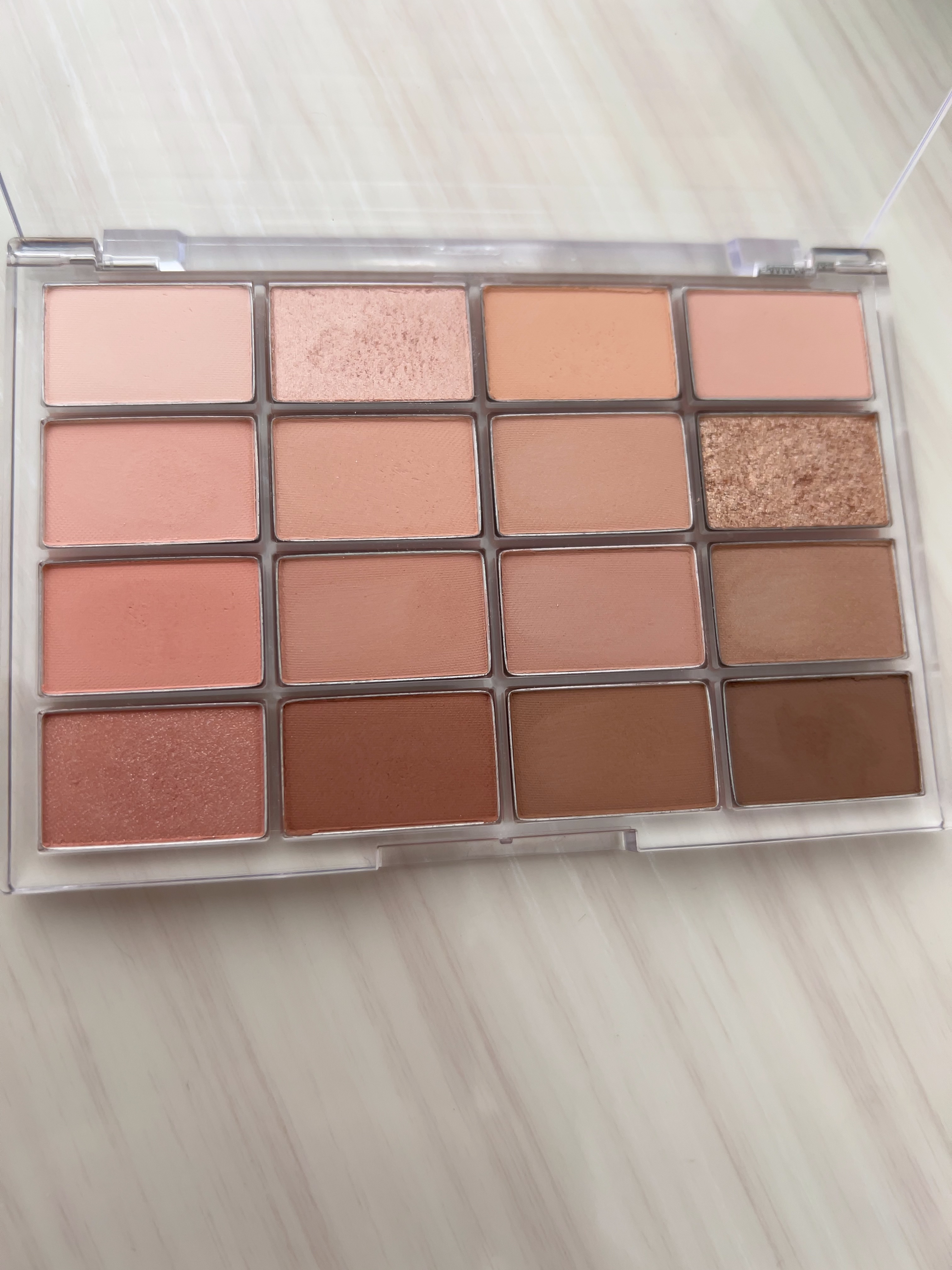 ソフトブラーリングアイパレット/wakemake/アイシャドウパレットを使ったクチコミ（2枚目）