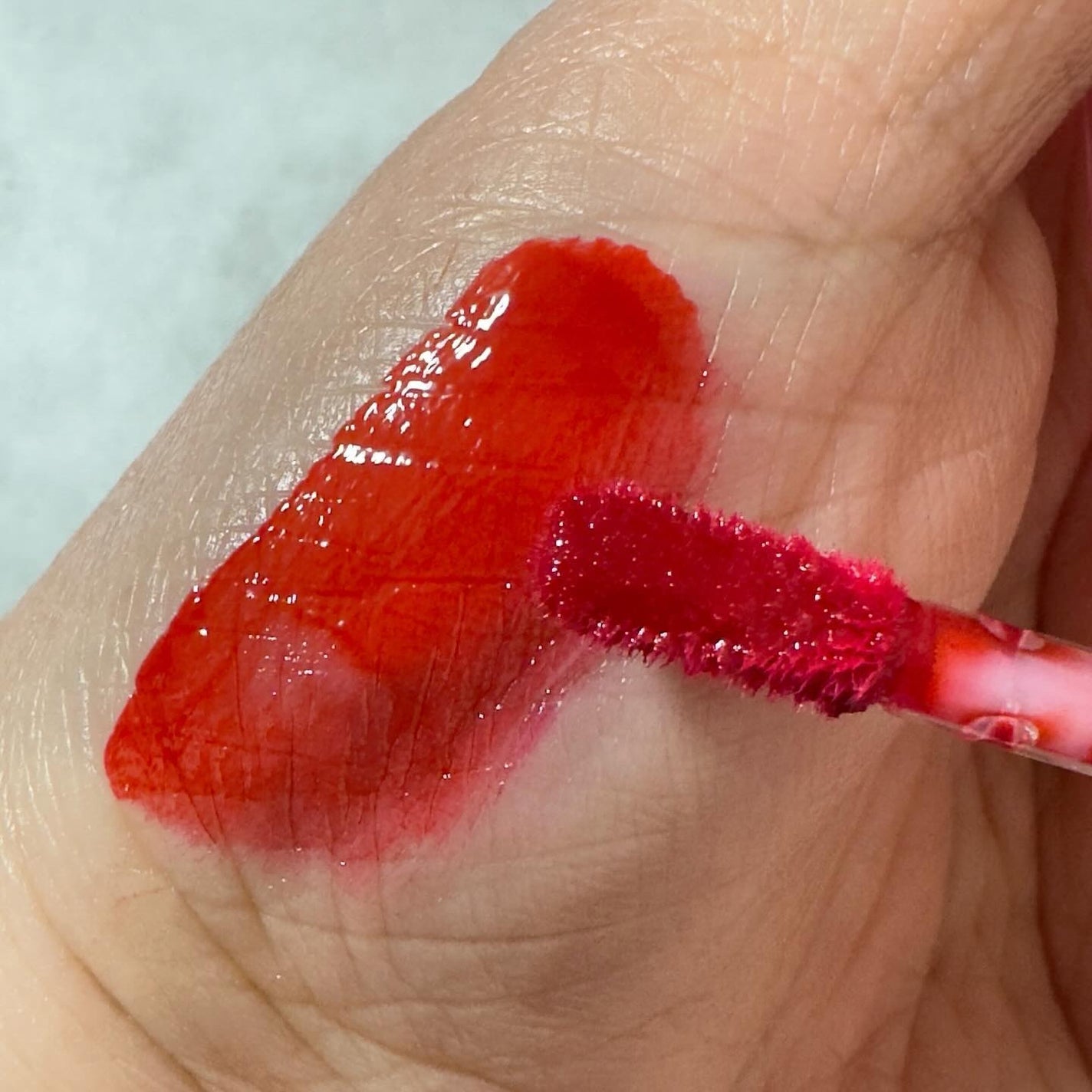 dakota on LIPS 「最近の気に入りのリップ。色もきれいし使いやすいリリーバイレッド..」(2枚目)