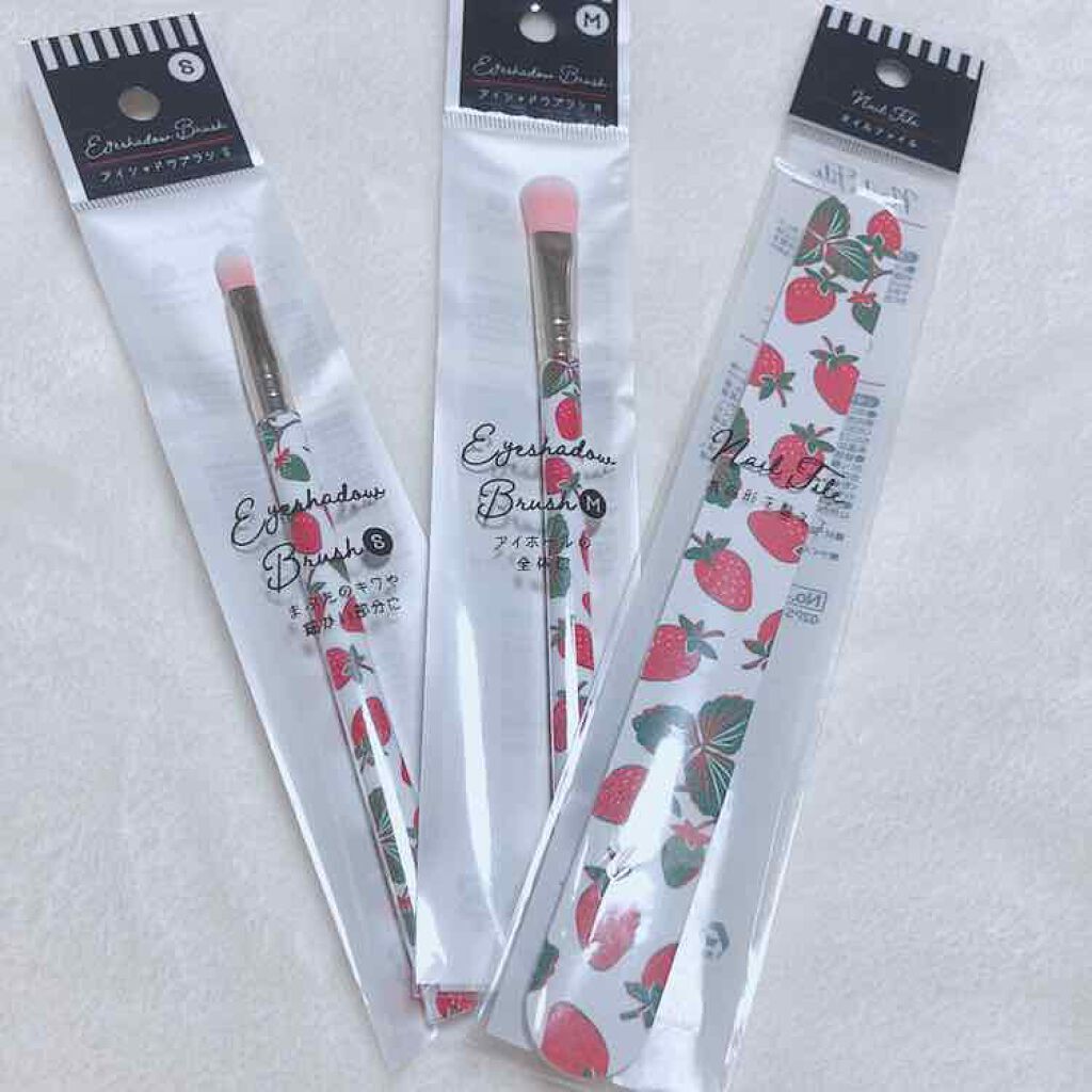 これ…… 可愛くないですか……(´；ω；｀)？？
100円で買えちゃうんですよね……😭💕

最近LIPSみてて百均に行く機会が前よりも増えたんですけど、キャンドゥで見つけたこれ！！
いちごシリーズが売ってました😍♥️
かわいいいいいい