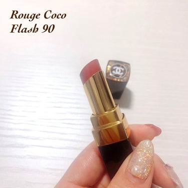 Rouge coco flash 90
［ROUGE COCO FLASH 90 ジュール］﻿
﻿
色もち　★★★☆☆﻿
保湿　　★★★★☆﻿
﻿
艶感のあるリップで色味は万人受けの使いやすいピンクとロ