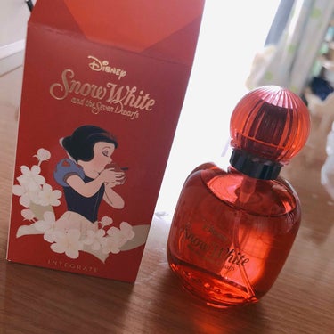 
ディズニーコラボの インテグレート ➳♡゛

香りは 甘いようで石鹸の香りがして爽やか系でした ⠒̫⃝

裏側に 白雪姫が書いてあるのが可愛い\❤︎/