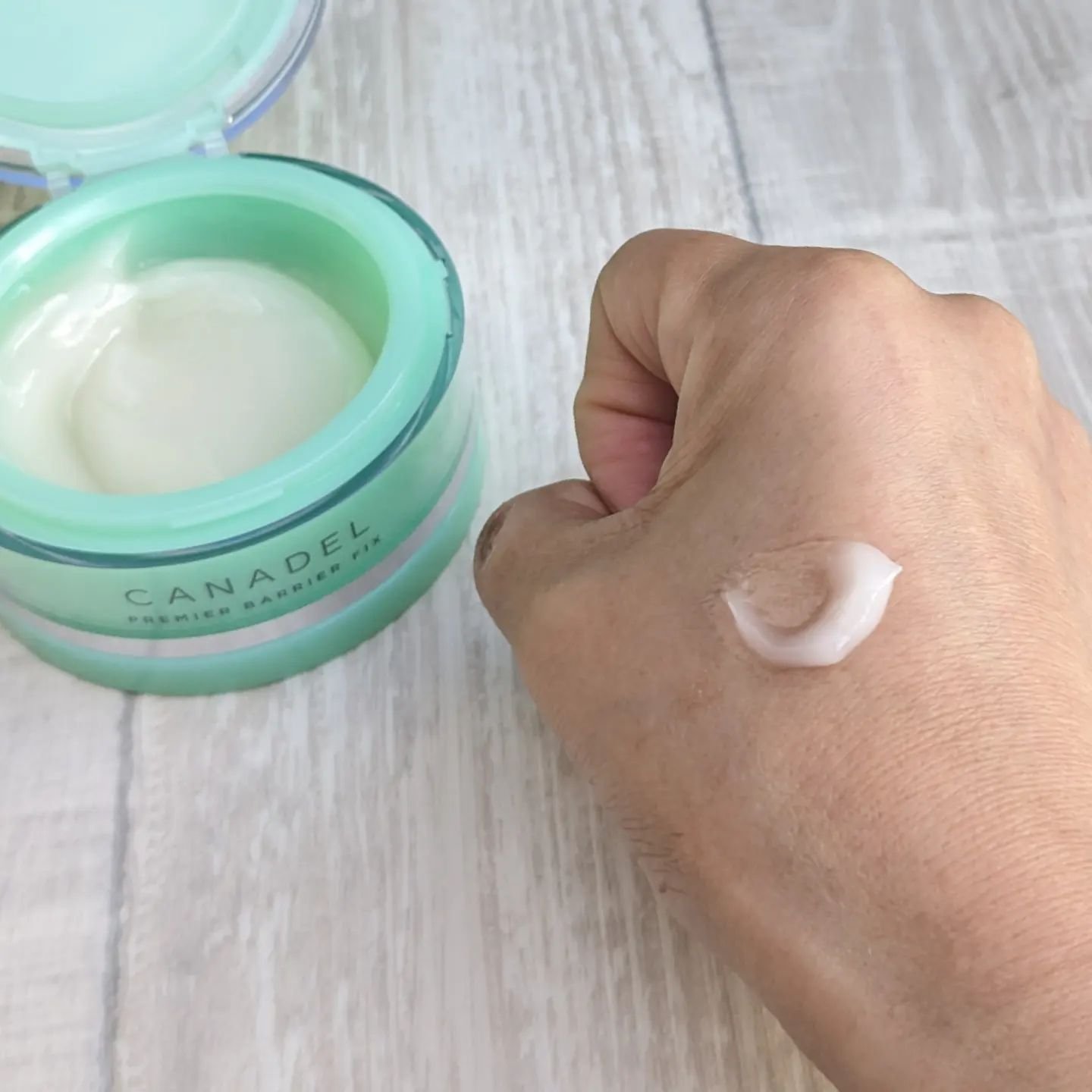 プレミアバリアフィックス /CANADEL/オールインワン化粧品を使ったクチコミ（3枚目）