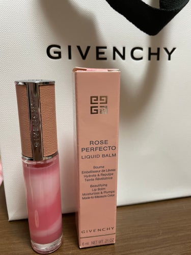 GIVENCHY

ローズ・パーフェクト・リキッド
No.001 ピンク･イレジスティブル 新

クラランスの限定色買いに行ったついでに
たまには、あまり買わないブランドのリップケアを見てみようと思って