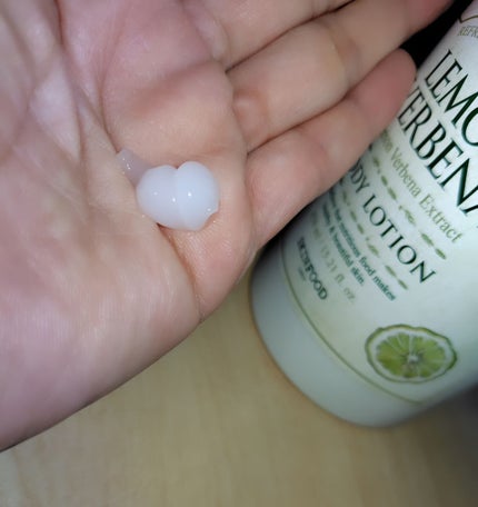 ひろちゃん on LIPS 「SAMiスキンフードLVボディローション入浴後🌿このボディーロ..」(2枚目)