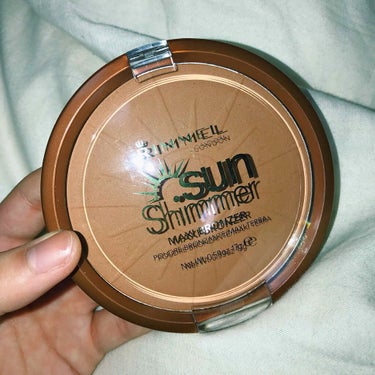 🌞RIMMEL SUN Shimmer MAXI BRONZER🌞

リンメルのブロンザーです！
少し前、イタリアのミラノに行った時に購入しました！日本より少し安めでした😌

色 : 006番
値段 :