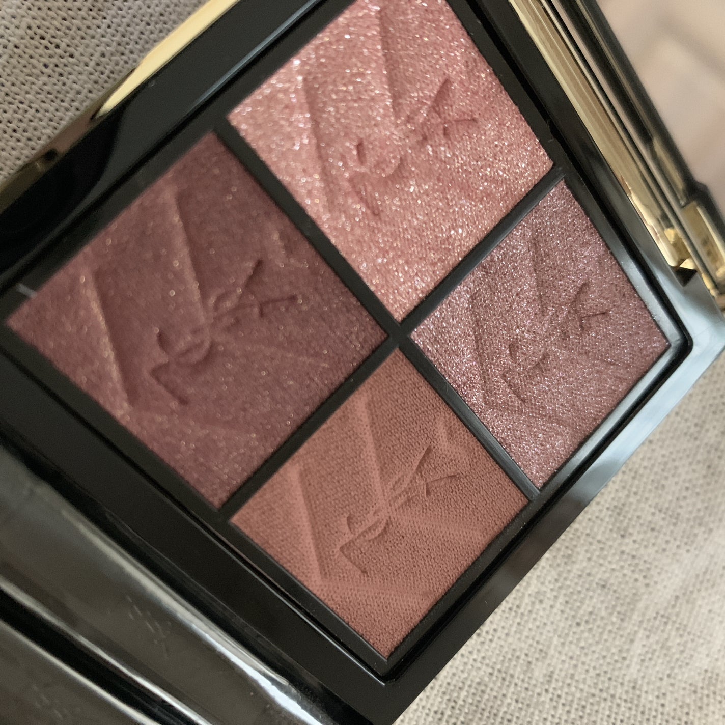 クチュール ミニ クラッチ/YVES SAINT LAURENT BEAUTE/アイシャドウパレットを使ったクチコミ(3枚目)