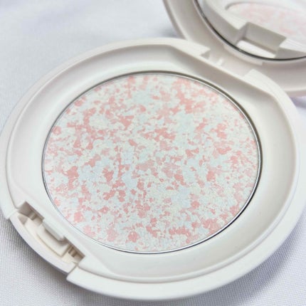 ブライトアップパウダー(プリズムトーン)/AYURA/プレストパウダーを使ったクチコミ(2枚目)