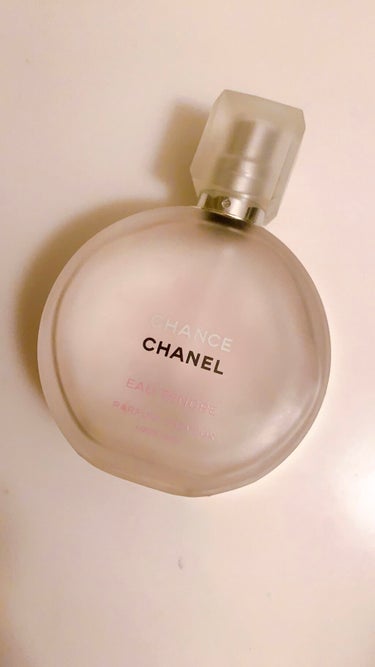 CHANEL  チャンス オー タンドゥル ヘア ミスト♪ 

まず、見た目が可愛い〜♡
コロンとしていて、手に収まるサイズ♪
持ち運びのしやすさも◎

そして香りの持ちもとっても良いです♪
爽やかなフ