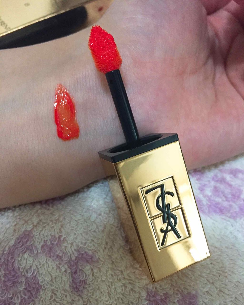 ルージュ ピュールクチュール ヴェルニ/YVES SAINT LAURENT BEAUTE/口紅を使ったクチコミ(2枚目)