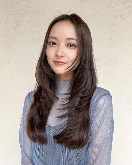 HARUNA on LIPS 「ロングヘアのレイヤースタイル🩵さらっとスタイリングで、動きのあ..」(4枚目)