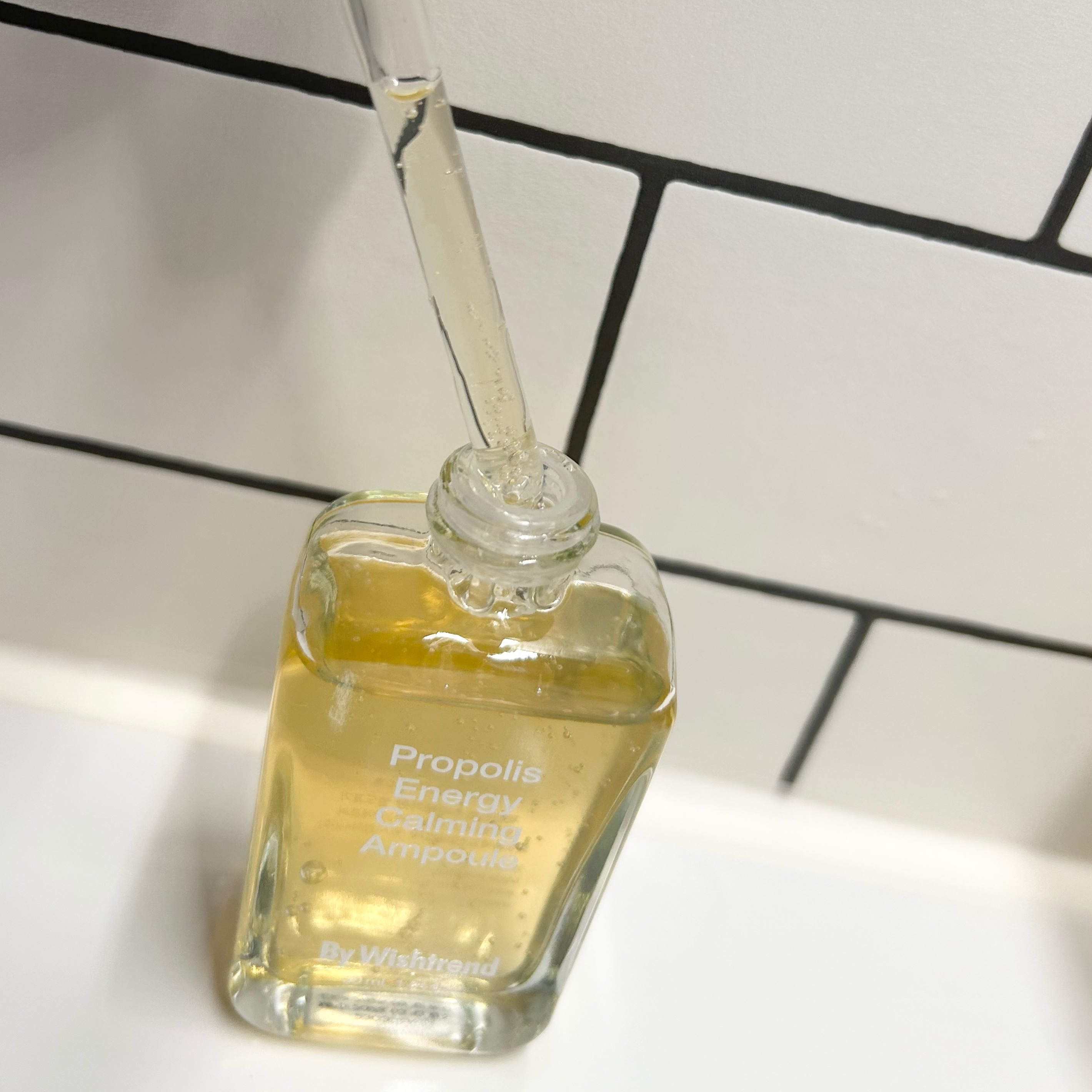 プロポリスエナジーカーミングアンプル/By Wishtrend/美容液を使ったクチコミ（2枚目）