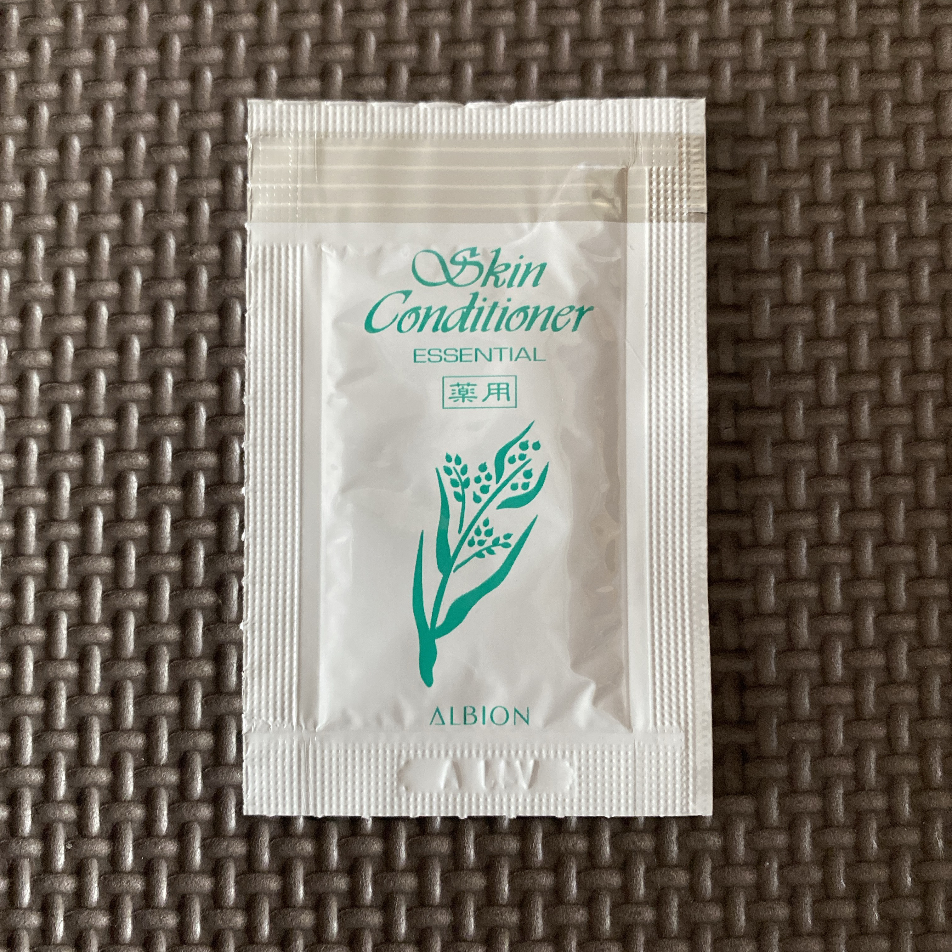  薬用スキンコンディショナーエッセンシャル N/ALBION/化粧水を使ったクチコミ（1枚目）