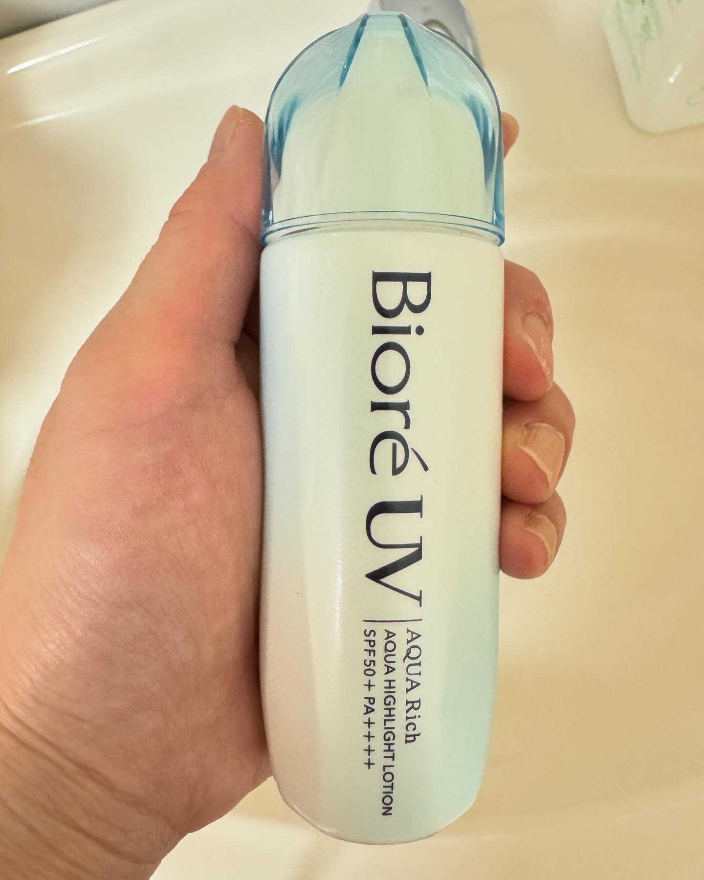 ビオレUV　アクアリッチ　アクアハイライトローション（水層ハイライトUV）/ビオレ/日焼け止めローションを使ったクチコミ（3枚目）