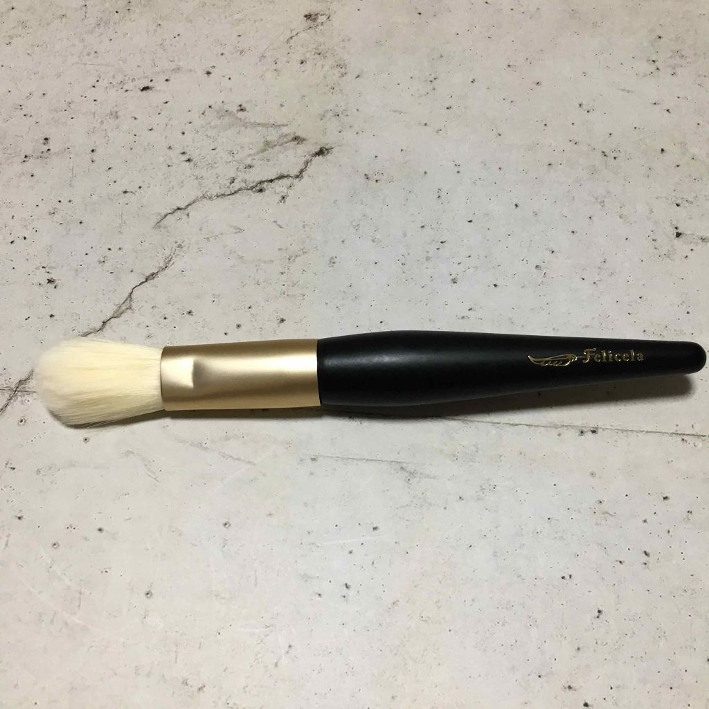 フェリセラ ハイライトブラシのクチコミ「
《結論》
私にはハイライトブラシとしてふわふわさ
加減と立体感のあるボリュームが足りなかった.....」（1枚目）