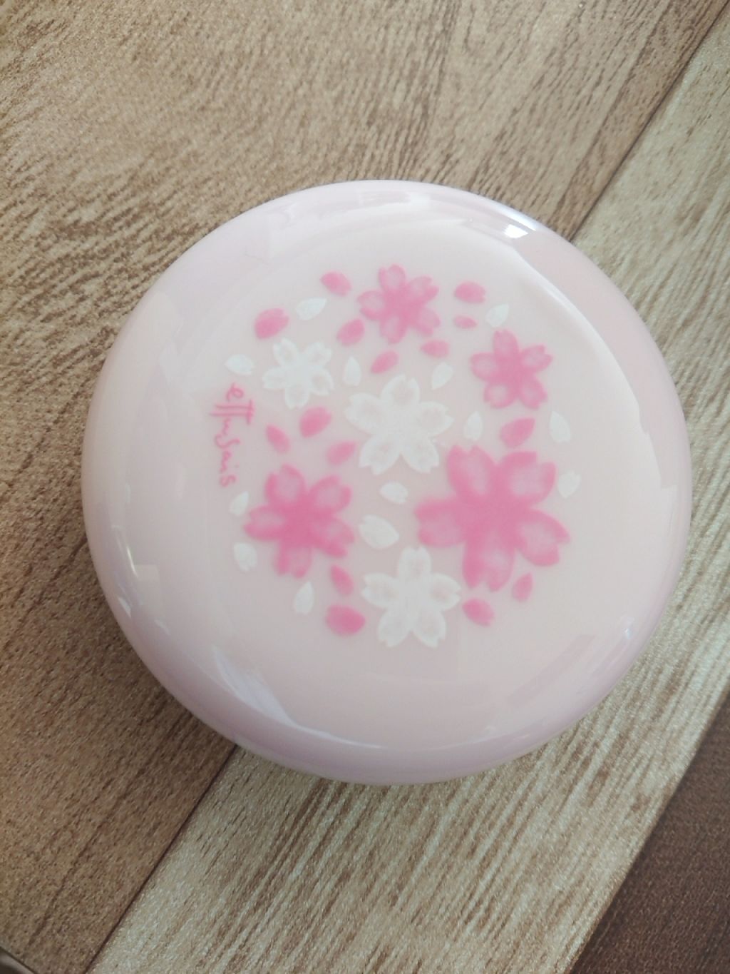 エテュセ スキンケアパウダー 桜パッケージ/ettusais/プレストパウダーを使ったクチコミ(1枚目)