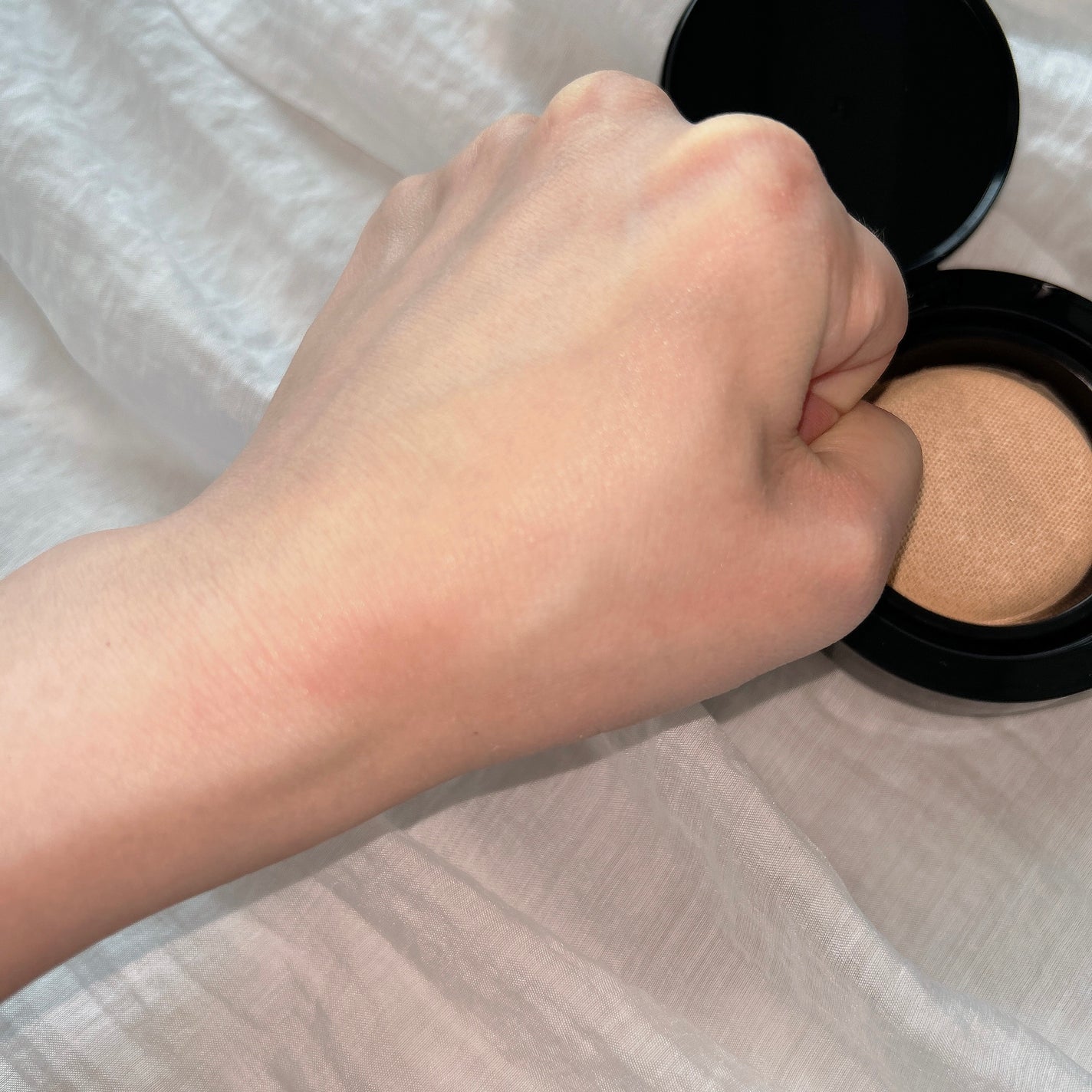 ウェイトレス スキン クッション ファンデーション SPF 40 (PA+++)/BOBBI BROWN/クッションファンデーションを使ったクチコミ(4枚目)