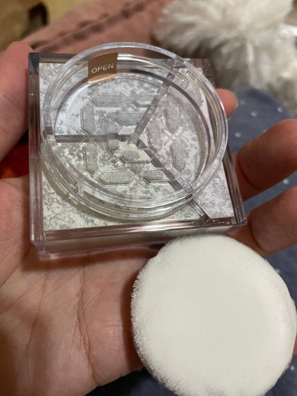 トリニタス グロウ パウダー/Visée/ルースパウダーを使ったクチコミ(2枚目)