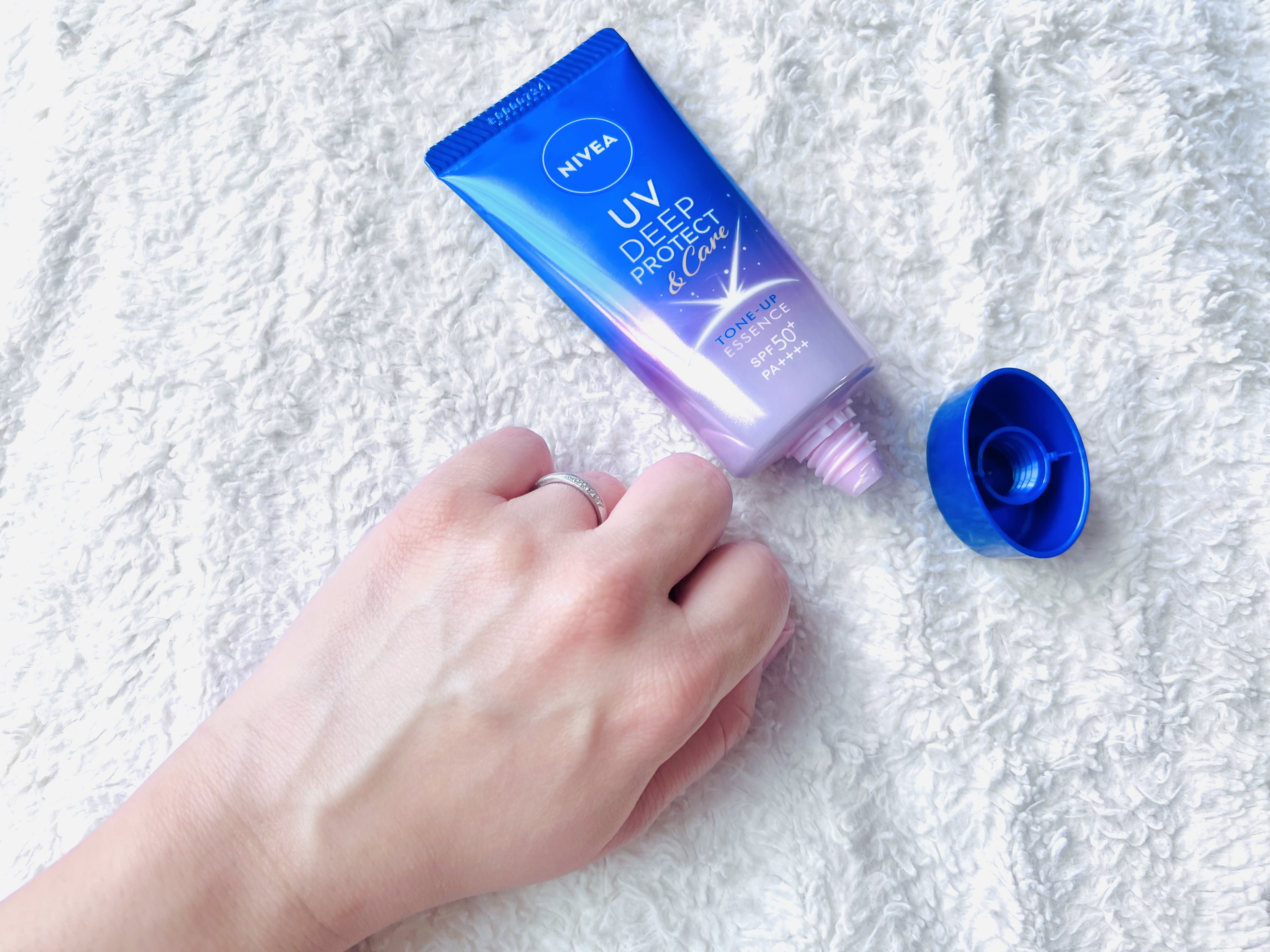 ニベアUV ディープ プロテクト＆ケア トーンアップ エッセンス/ニベア/日焼け止めローションを使ったクチコミ（3枚目）