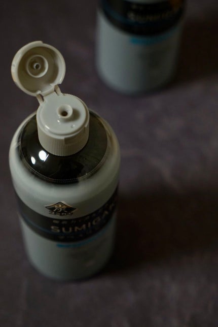 小林製薬 SUMIGAKI/マウスリンスSG のクチコミ「
/
何これ真っ黒〜‼︎
炭の力で吸着してお口スッキリ✨✨
\
長引くマスク生活でお口のニオ.....」(2枚目)