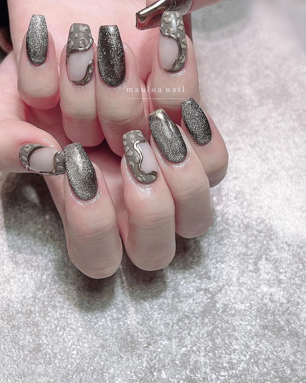 #ヒョウ柄ネイル,#ネイル,#アートネイル,#秋ネイル,#ミラーアートネイル,#アニマルネイル,#cow柄ネイル,#オータムネイル,#ジュエリーネイル,#ミラーネイル,#手書きアートネイル,#うねうねネイル,#ブラウンネイル,#リングネイル,#秋ネイル,#天王寺ネイルのネイルデザイン