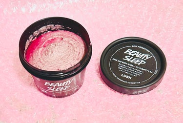 LUSHのビューティ スリープ！
顔や体に使える、クレイタイプのフェイス&ボディマスク。

(使い方)
洗顔した後に塗って、10～15分ほど置いた後にすすぎ流す。※落とす時は優しく

お風呂上がりの夜に