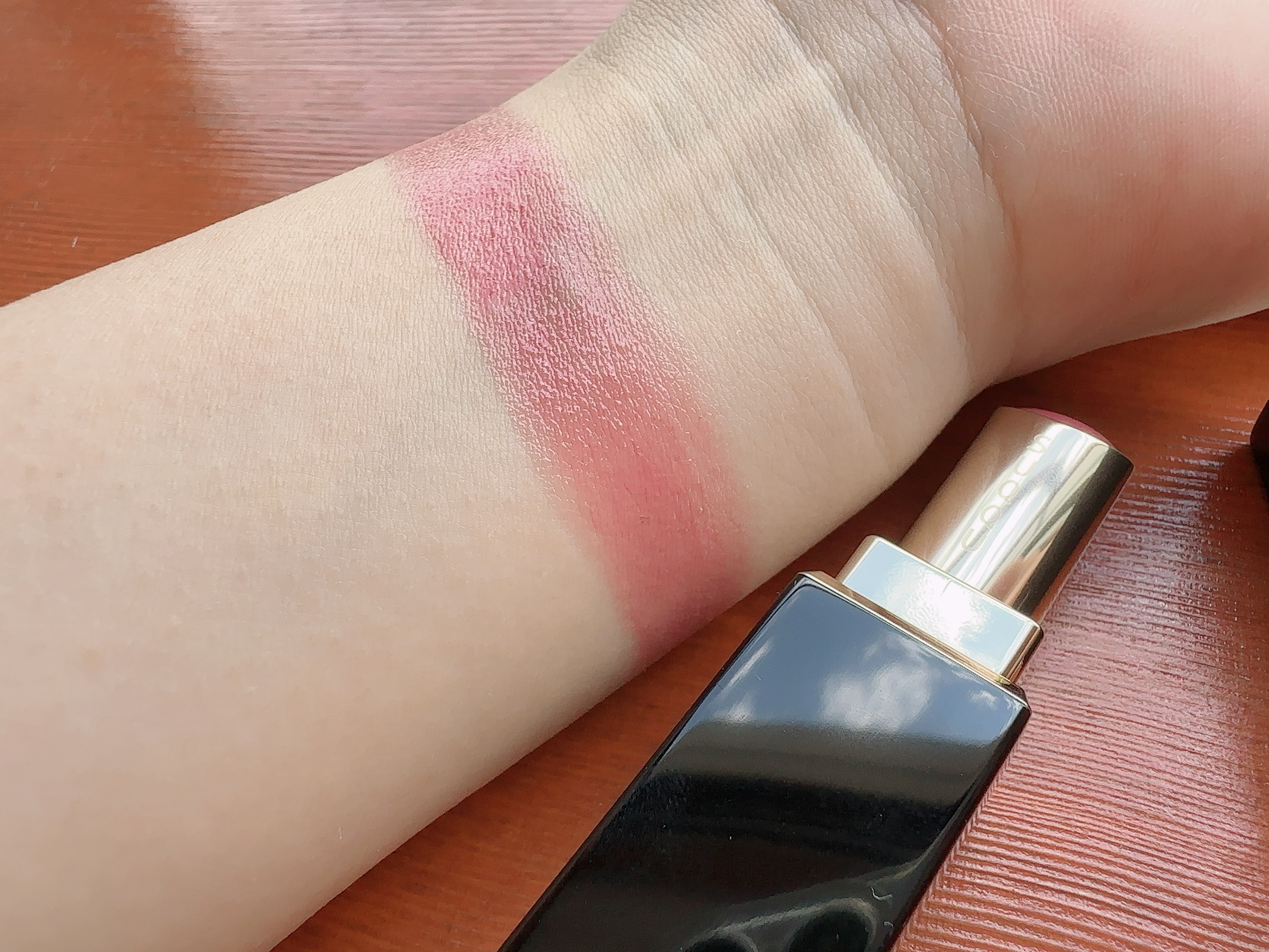 モイスチャー グレイズ リップスティック 103 透秋桜 -SUKEKOSUMOSU（限定色）/SUQQU/口紅を使ったクチコミ（2枚目）