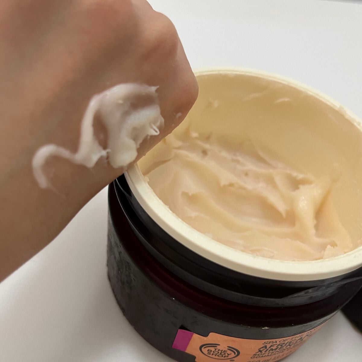 アフリカン ソフトニングボディスクラブ/THE BODY SHOP/ボディスクラブを使ったクチコミ(2枚目)