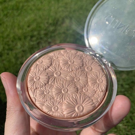 パウダー ポップ フラワー ハイライター/CLINIQUE/パウダーハイライトを使ったクチコミ(2枚目)