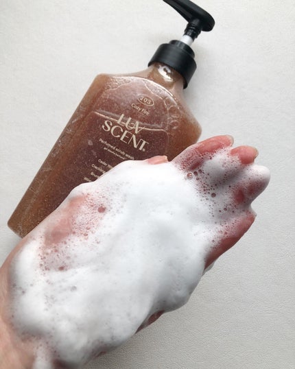 スクラブボディウォッシュ コージーファイヤー シダーウッド/LUV SCENT/ボディスクラブを使ったクチコミ(4枚目)