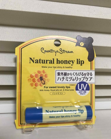 UVリップクリーム買って、
毎日使い1週間が経ちましたが…残念の一言。

ほんのりハチミツの香りのする
カントリー&ストリームのリップクリーム！
可愛い見た目にも釣られて購入('ω'*)

お値段、50