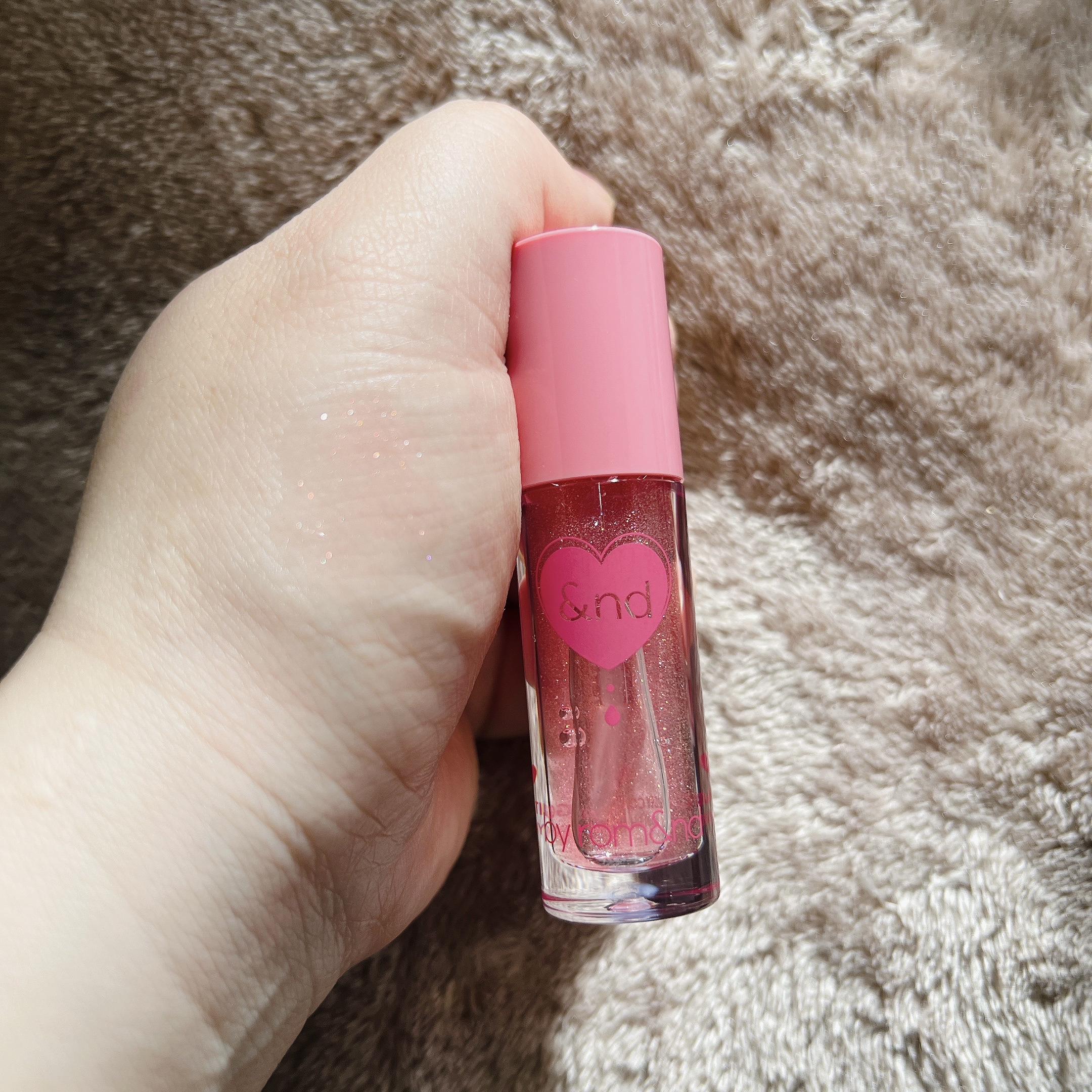 グラッシーコーティンググロス/&nd by rom&nd/リップグロスを使ったクチコミ（2枚目）