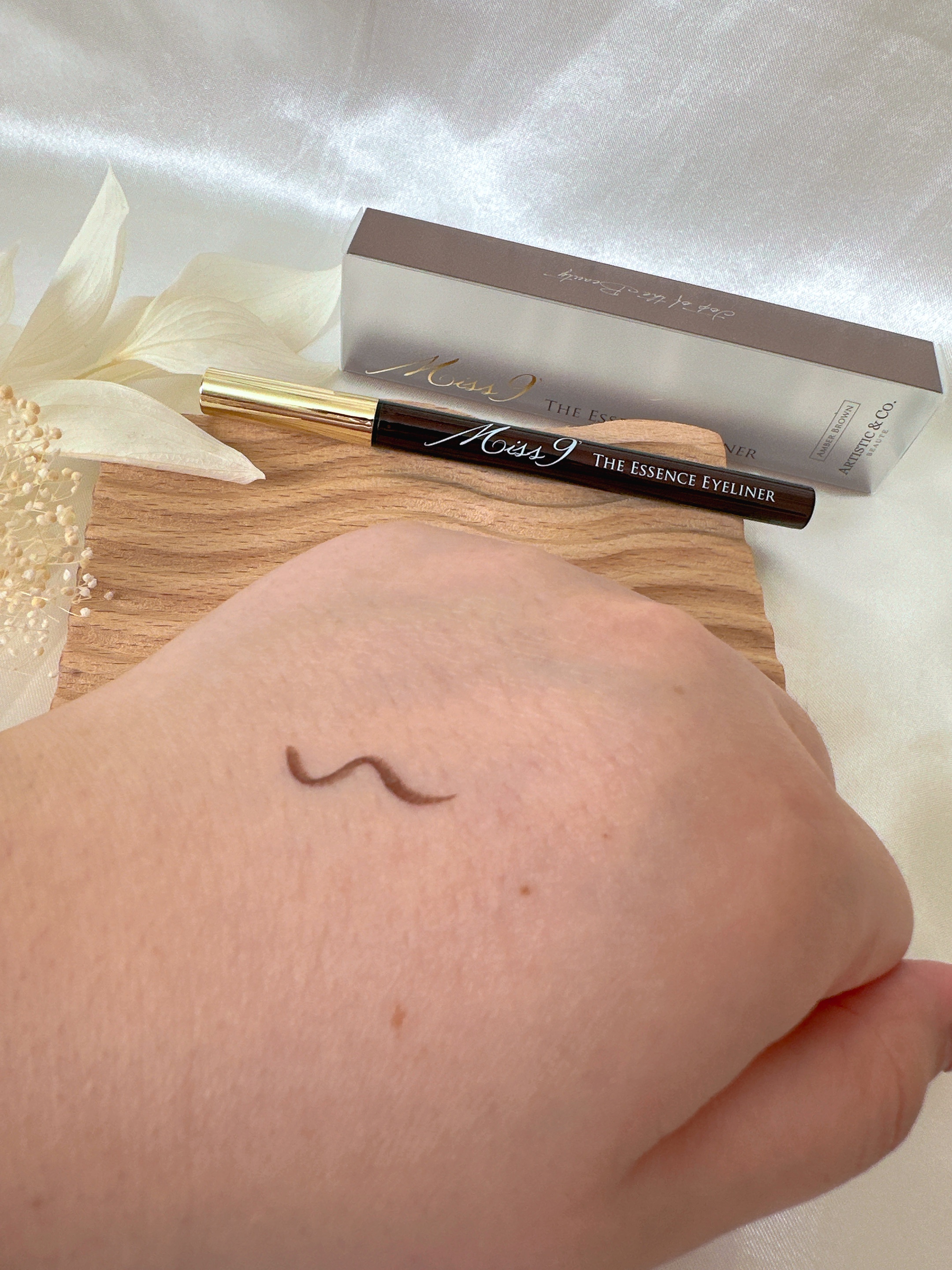 Miss 9'ミスナイン ザ エッセンスアイライナー/ARTISTIC＆CO./リキッドアイライナーを使ったクチコミ（3枚目）