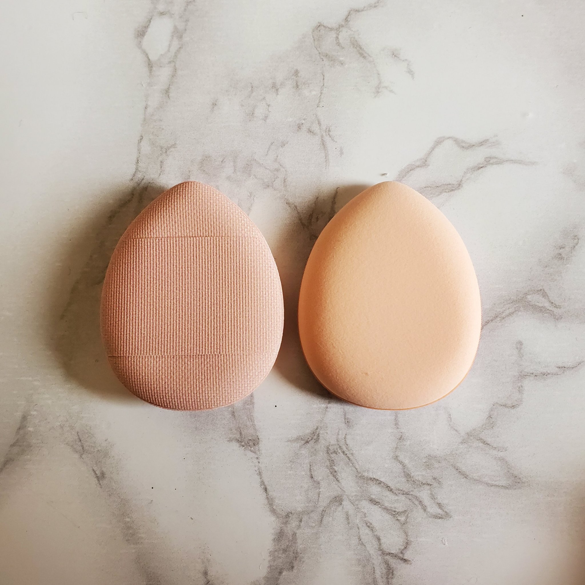 DAISO メイクアップパフ（ミニサイズ、４個、専用ケース付）のクチコミ「#DAISO #ダイソー

⭐メイクアップパフ ミニサイズ、４個、専用ケース付
⭐3Dメイクア.....」（2枚目）