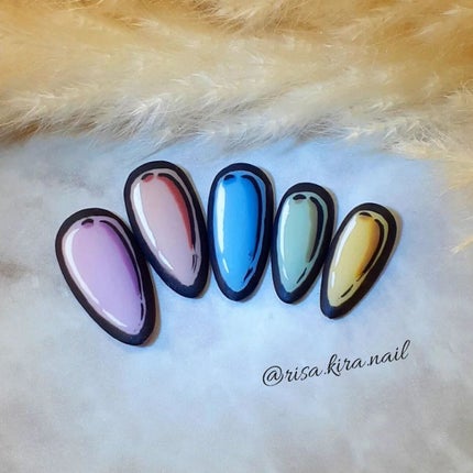 r.kira.nail on LIPS 「🤍🤍🤍コミックネイルって言うんだって~✨好み分かれるデザインな..」(1枚目)