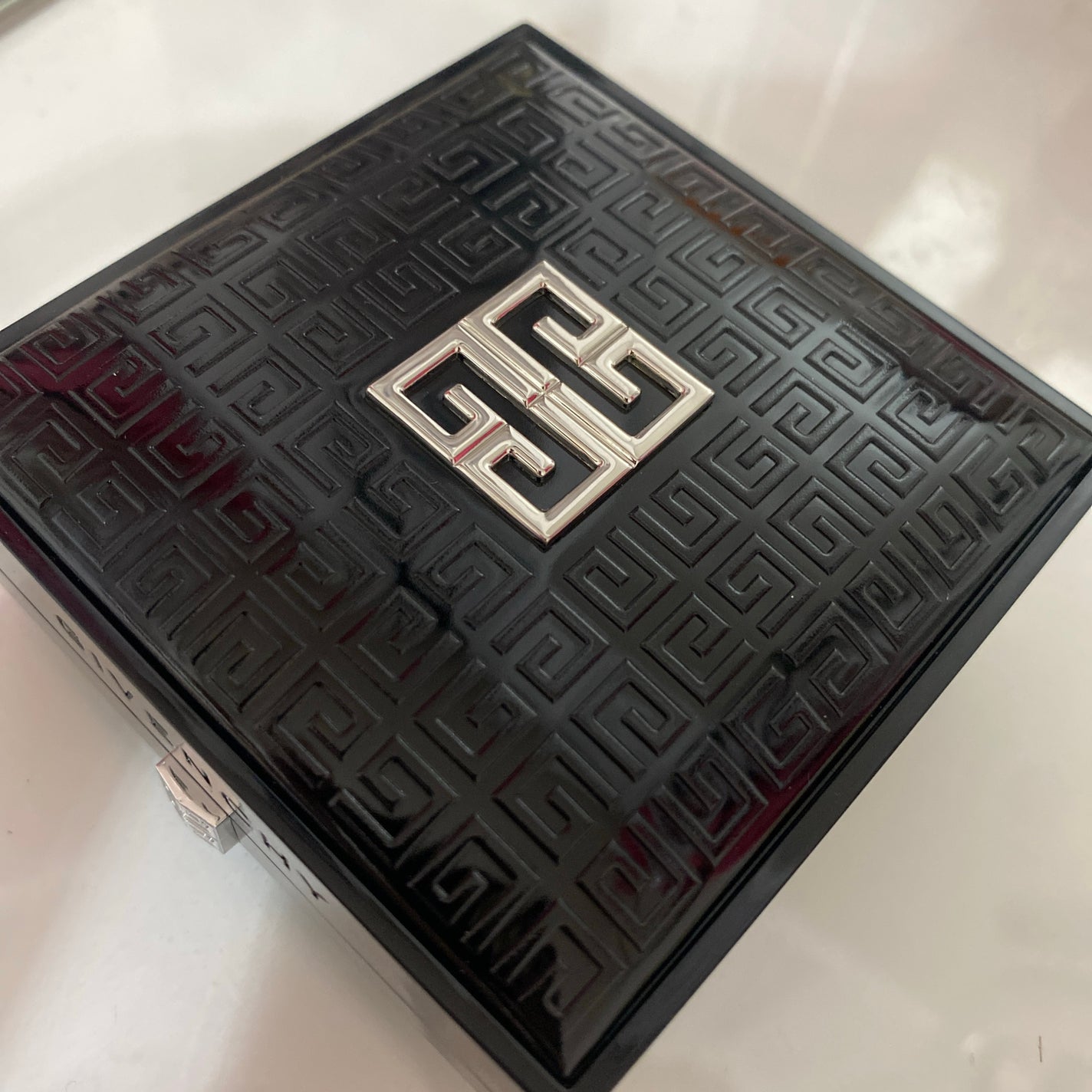 プリズム・リーブル・スキンケアリング・グロウ・クッション/GIVENCHY/クッションファンデーションを使ったクチコミ(1枚目)