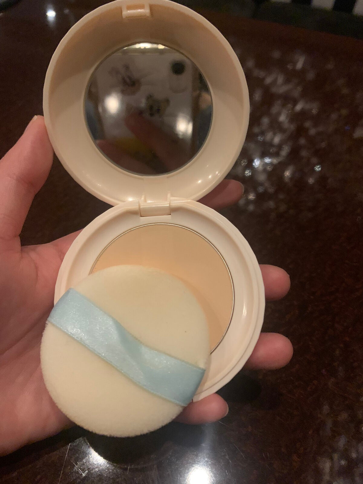 ミネラルBBパウダー BU(ブライトアップ)/毛穴パテ職人/プレストパウダーを使ったクチコミ(2枚目)