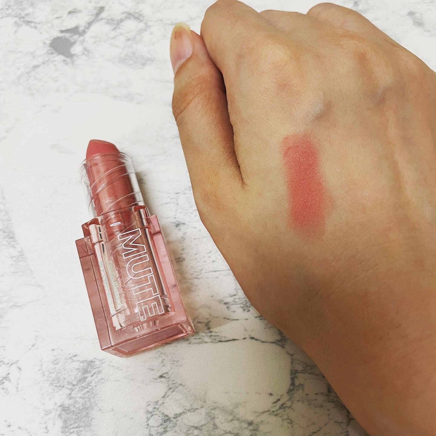 フラッフィリップティント/BLESSED MOON/リップティントを使ったクチコミ（2枚目）