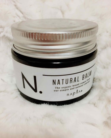 NATURAL BALM
ヘアワックス&ハンドクリーム

テクスチャーは固め😶
スパチュラが付いてるので、
それで取って手で温めるように広げます💓

シアな感じを出しつつ
適度に巻き髪をキープしてくれま