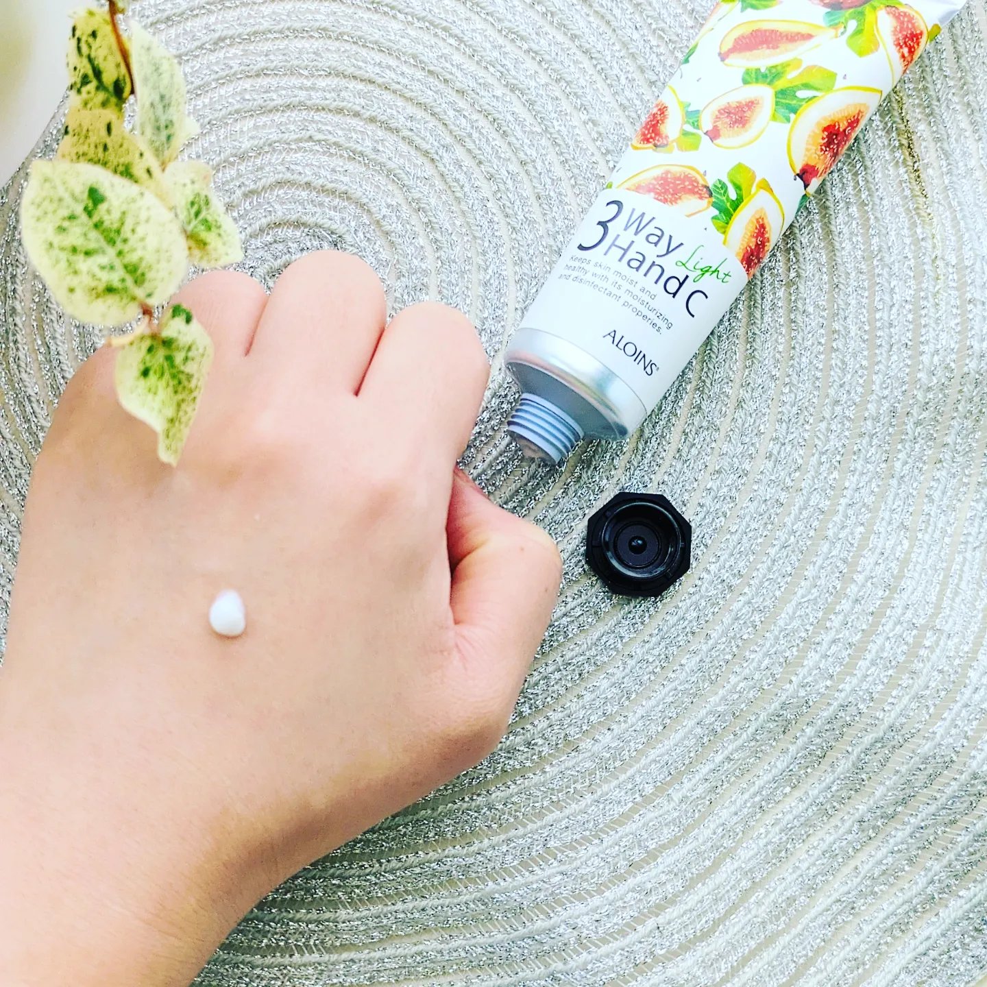 ハンドクリームライト/3ウェイ/ハンドクリームを使ったクチコミ（2枚目）