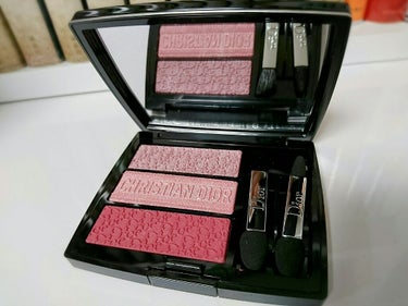 Dior  トリオブリックパレット(限定)
853 ROSY CANVAS ローズキャンバス


買っちゃった～！！めちゃくちゃ可愛い～！！

最初パレットの写真見た時は我慢しようと思ってたのに…😭💓
