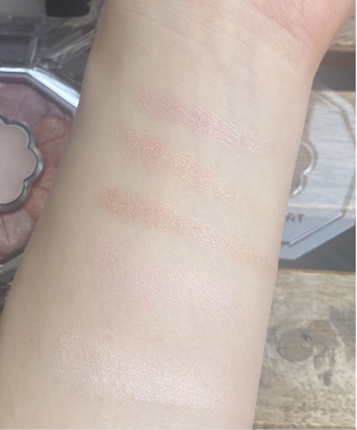 ジルスチュアート　アイダイヤモンド グリマー  05 sunset dazzle(限定色)/JILL STUART/グリッターを使ったクチコミ（3枚目）