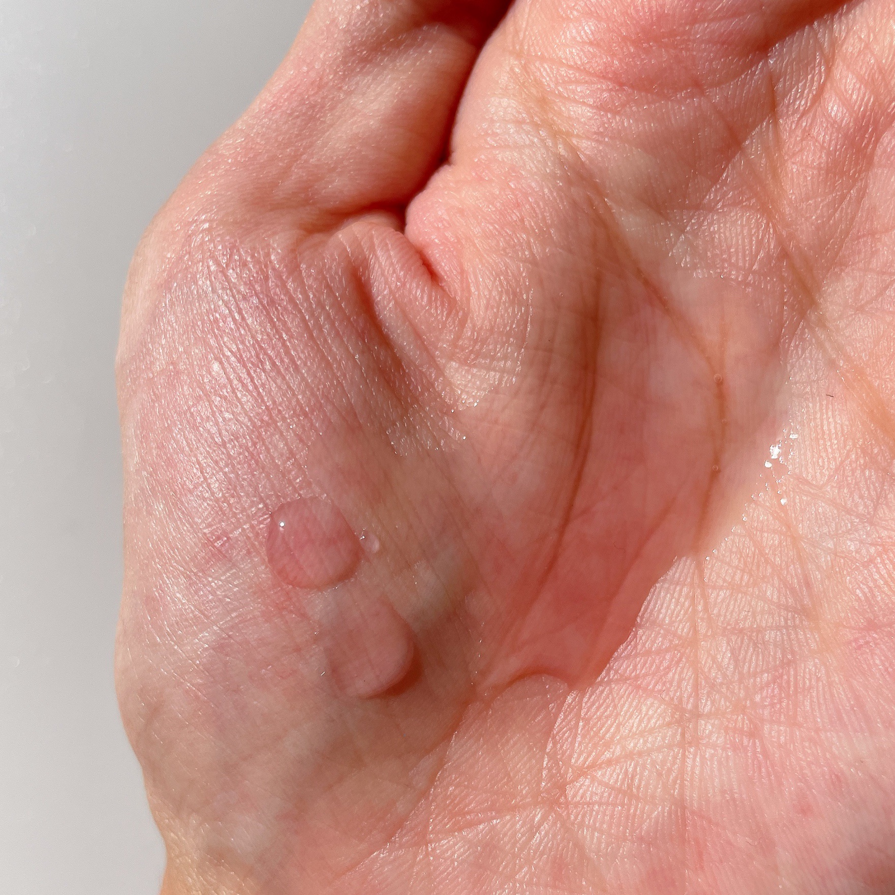 MIGUHARA アンチリンクルファーストエッセンスオリジンのクチコミ「バラの花水が78パーセント配合🌹💗💗



- - - - - - - - - - - - -.....」（2枚目）